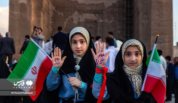 فیلم| همخوانی «سلام فرمانده» به زبان ترکی در تبریز